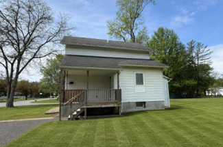 Adorable 3 Bedroom Home on Huge Lot – 308 Grand Street