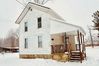 Adorable 3 Bedroom Home on Huge Lot – 308 Grand Street