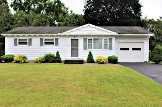 Adorable Three Bedroom Ranch Home For Sale – 202 Daniels Dr. Wampsville, NY