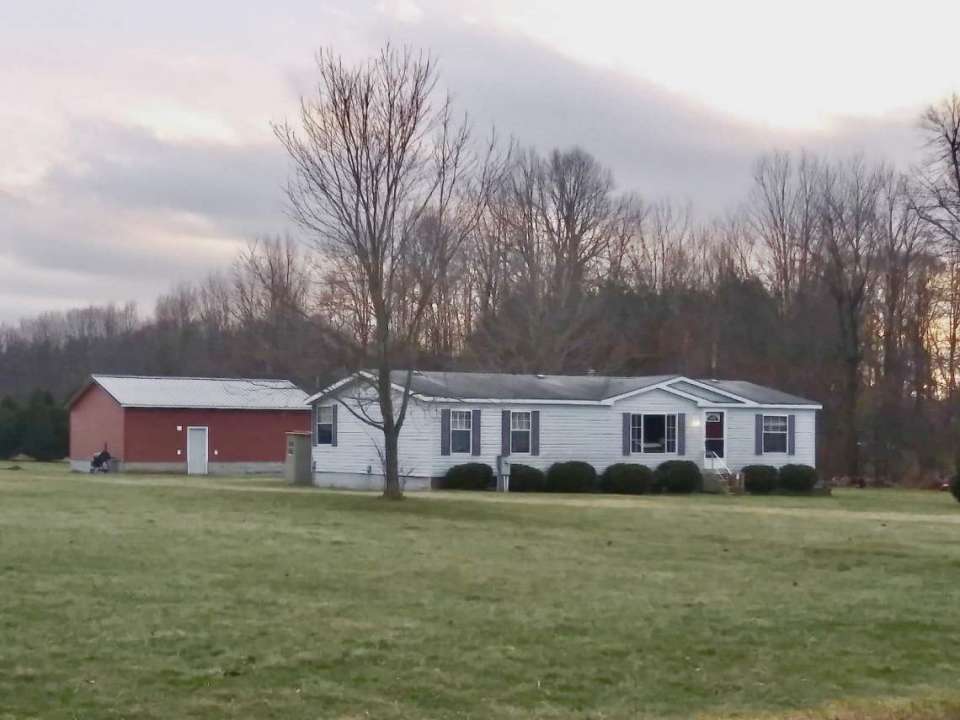 3 Bedroom 2 Bath Ranch Home For Sale – 1385 County Line Rd. Lysander, NY