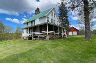 Country Farmhouse with Acreage – 2145 N. Osceola Road